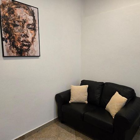 Newly Renovated 2 Rooms Apartment Downtown 니트라 외부 사진