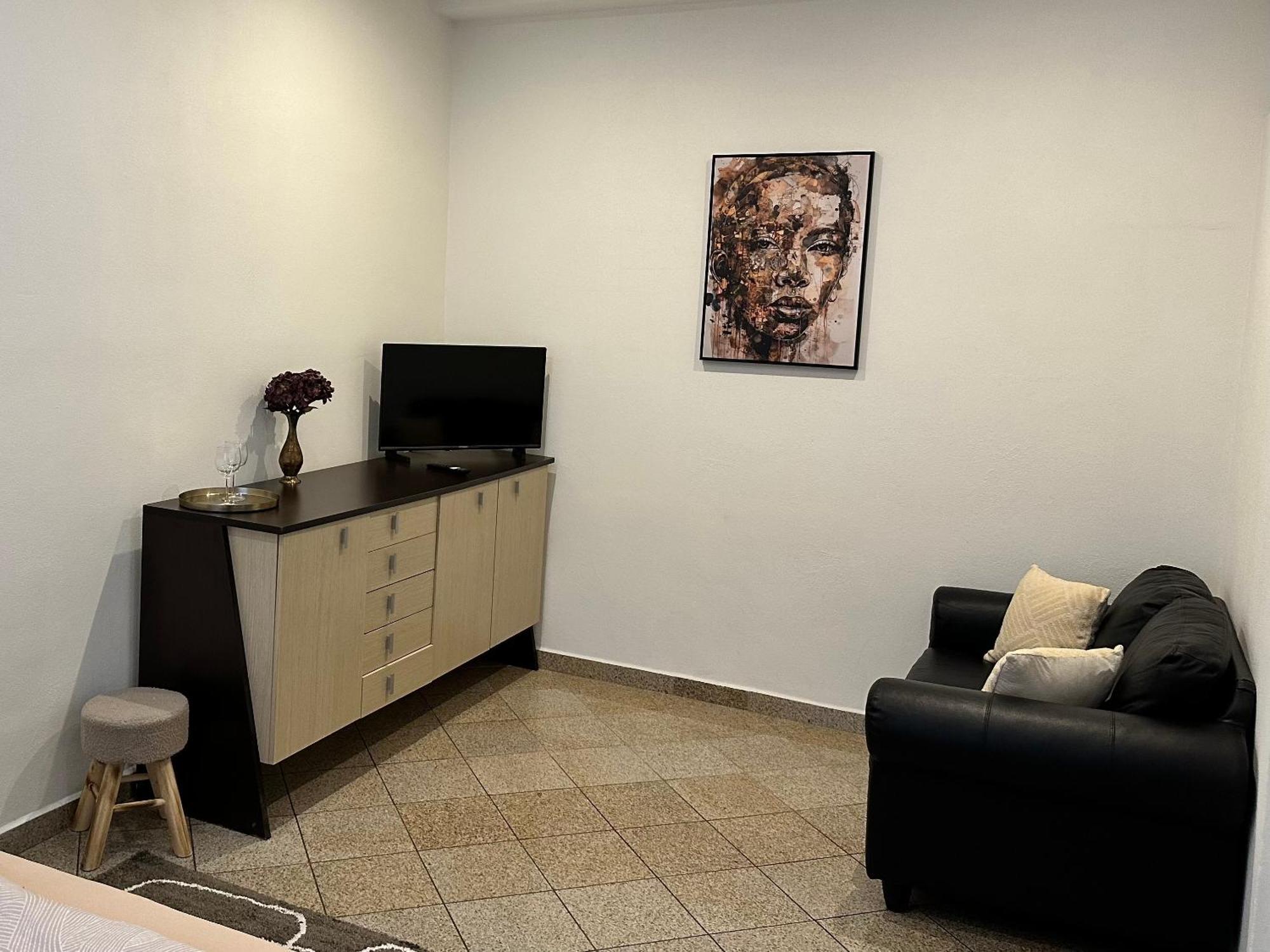 Newly Renovated 2 Rooms Apartment Downtown 니트라 외부 사진